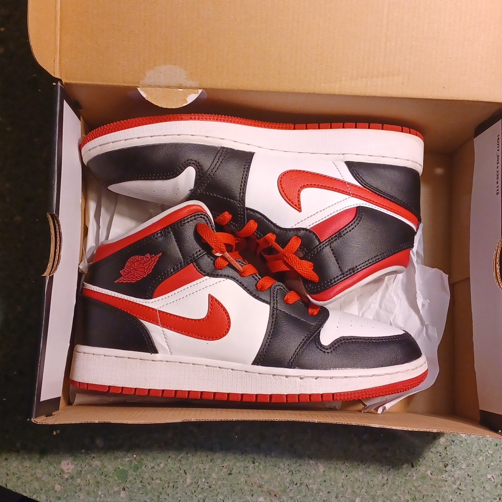 Shoe